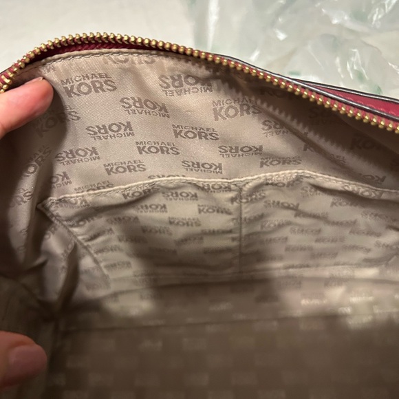 MICHAELKORS BURGENDY BAG - Picture 5 of 6